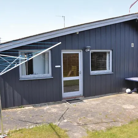 Three-bedroom In Dom wakacyjny *